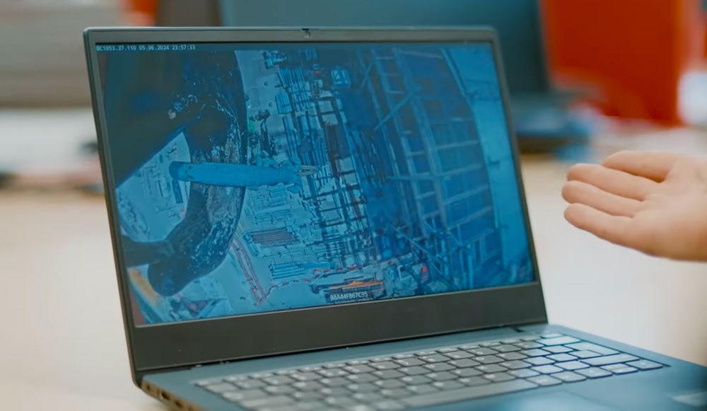 320-crane-view-laptop.jpg