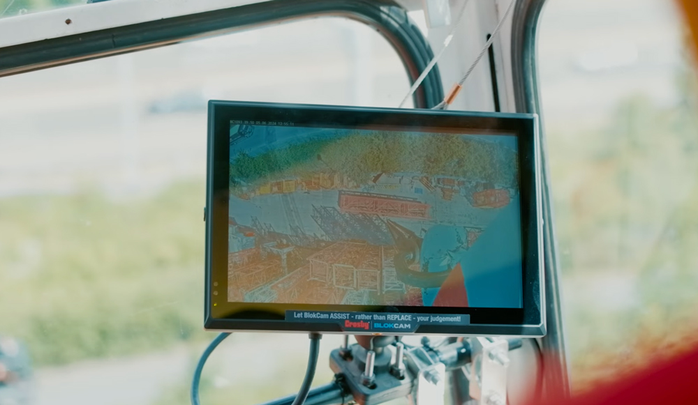 320-crane-view-tablet2.jpg