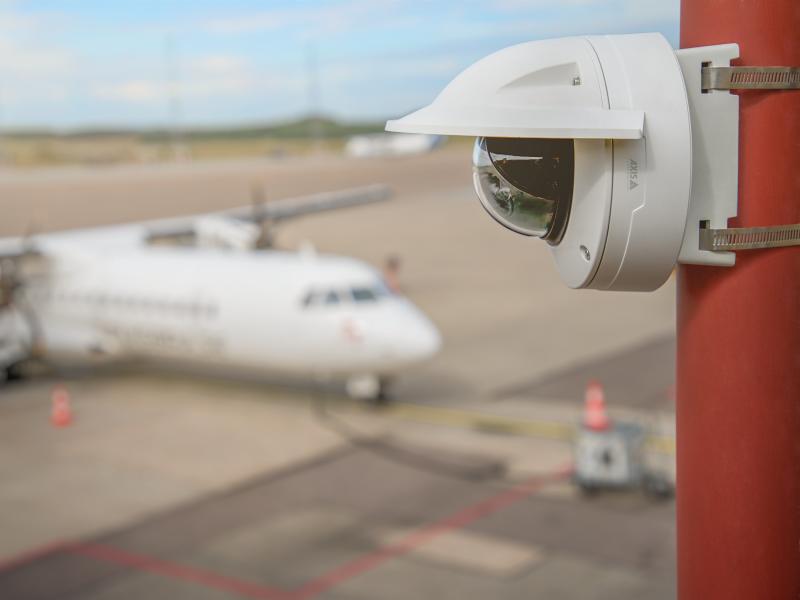 q3536_38lve_airport_tarmac_02_2107_hi.png.jpg